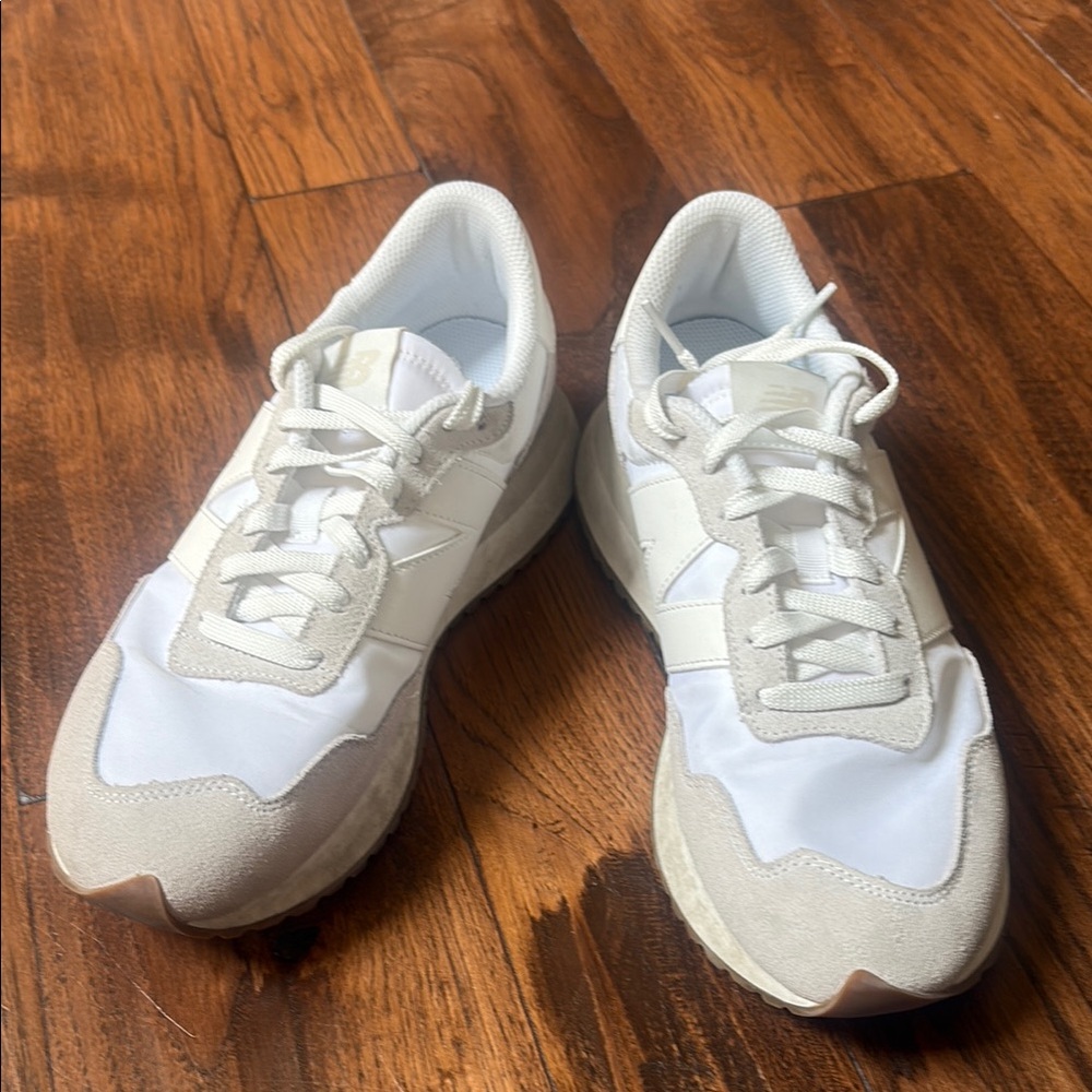 New Balance Women's Sneakers - White and Cream Size 10